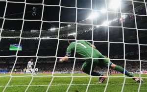 Egy elkapott pillanat egy tizenegyespárbajból